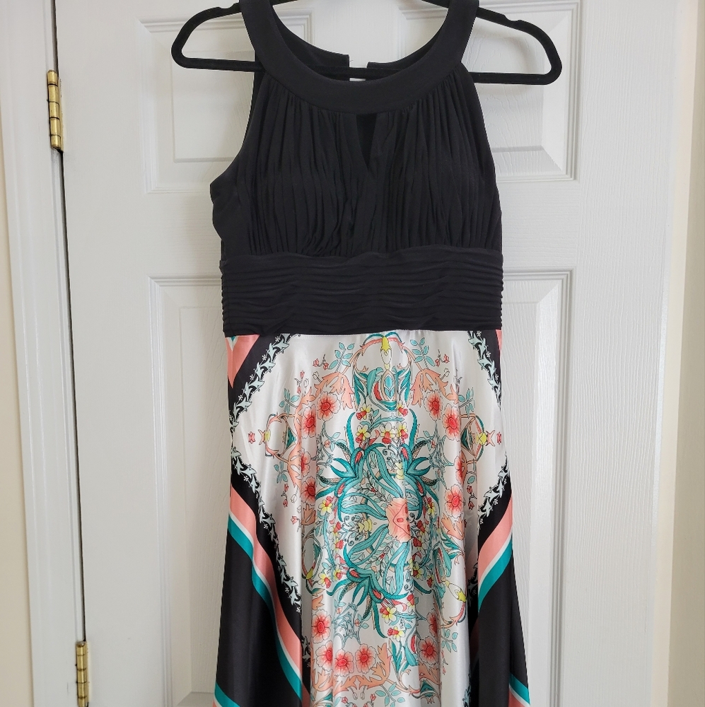 EUC RN Studios Ladies Dress size 6 Black & Multicolor with Silky, Flowing Skirt